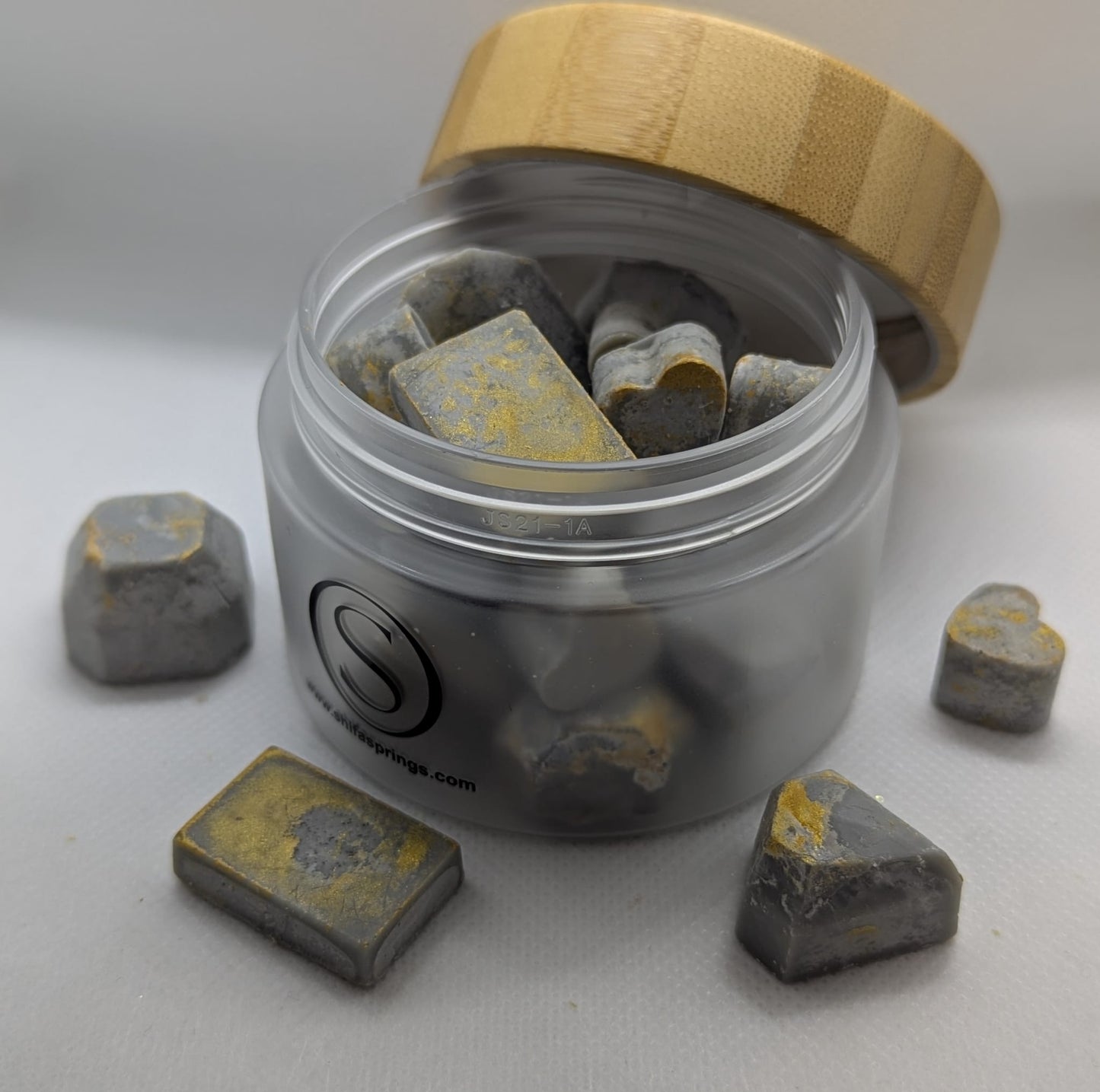 Wax Gems | Long-Lasting Flameless Scents | Moroccan Cashmere, Rose, Choo, Assorted Scents